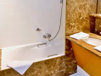 bathroom 1 - hotel golden tulip de medici - bruges, belgium