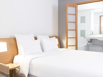 bedroom - hotel novotel brussels airport - brussels, belgium
