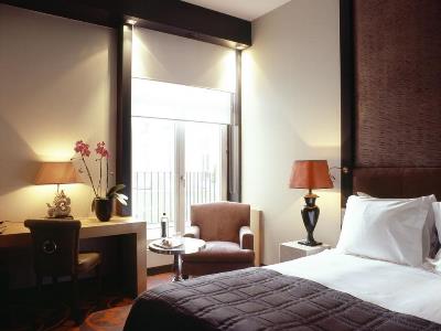 bedroom 1 - hotel dominican - brussels, belgium