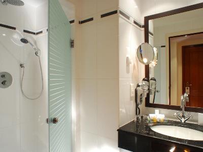 bathroom - hotel marivaux - brussels, belgium