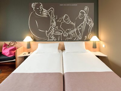 bedroom 1 - hotel ibis dinant centre - dinant, belgium