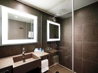 bathroom - hotel novotel gent centrum - gent, belgium