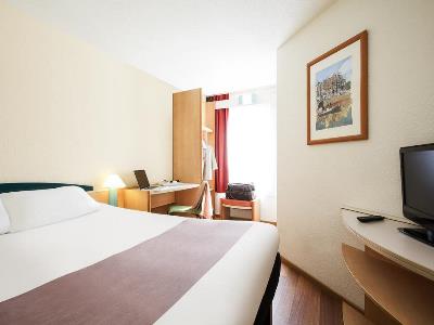 bedroom 1 - hotel ibis leuven centrum - leuven, belgium