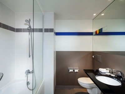 bathroom - hotel park inn by radisson liege airport - liege, belgium