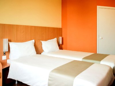 bedroom - hotel ibis sofia airport - sofia, bulgaria