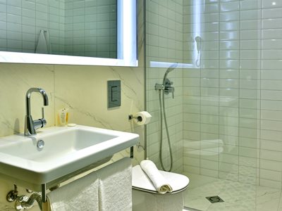 bathroom - hotel ibis styles golden sands roomer - varna, bulgaria