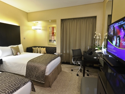 standard bedroom - hotel crowne plaza manama - manama, bahrain