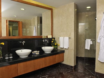 bathroom - hotel fraser suites seef bahrain - manama, bahrain