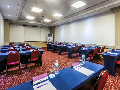 conference room - hotel mercure curitiba 7 de setembro - curitiba, brazil