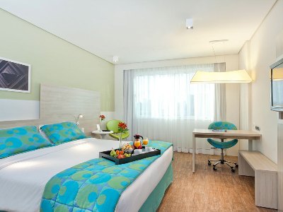 bedroom - hotel mercure salvador rio vermelho - salvador, brazil