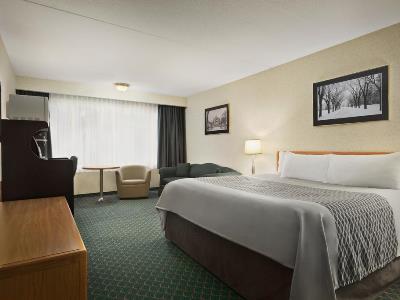bedroom - hotel travelodge by wyndham winnipeg east - winnipeg, canada