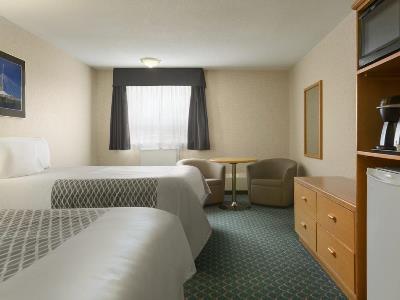 bedroom 2 - hotel travelodge by wyndham winnipeg east - winnipeg, canada