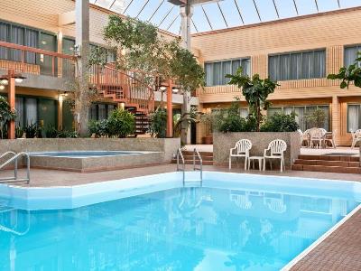outdoor pool - hotel travelodge by wyndham winnipeg east - winnipeg, canada