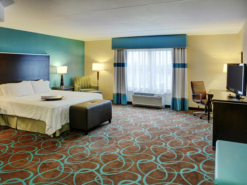 bedroom 2 - hotel hampton inn by hilton winnipeg/airport - winnipeg, canada