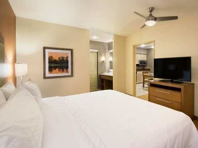 bedroom - hotel homewood suites airport-polo park - winnipeg, canada