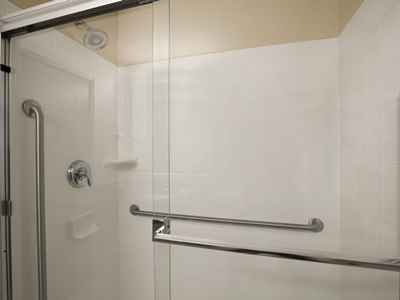 bathroom - hotel days inn suite winnipeg airport manitoba - winnipeg, canada