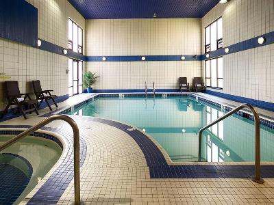 outdoor pool - hotel best western regency inn and conf ctr - abbotsford, canada