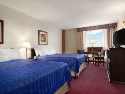 standard bedroom 1 - hotel ramada lethbridge - lethbridge, canada