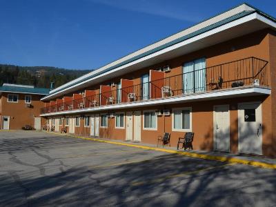 exterior view - hotel canadas best value inn and suites - castlegar, canada