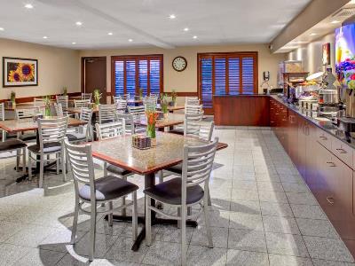 breakfast room - hotel super 8 by wyndham brandon mb - brandon, canada