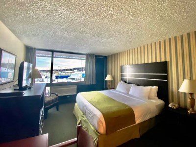 bedroom - hotel ramada by wyndham whitecourt - whitecourt, canada