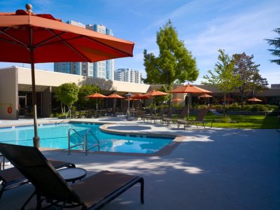 outdoor pool - hotel sheraton vancouver airport - richmond, canada