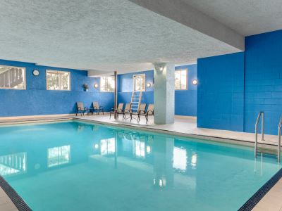 indoor pool - hotel days inn by wyndham victoria uptown - victoria, canada