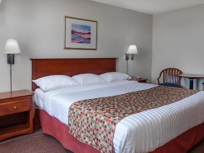 bedroom - hotel super 8 by wyndham caraquet - caraquet, canada
