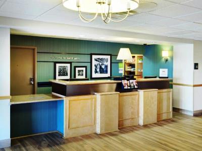 lobby - hotel hampton inn and suites saint john - saint john, canada