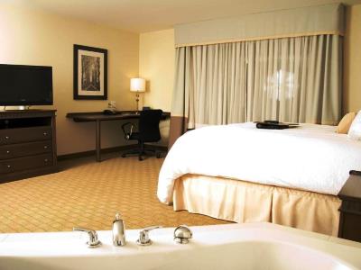 bedroom 4 - hotel hampton inn and suites saint john - saint john, canada