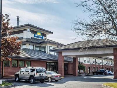 exterior view - hotel days inn by wyndham barrie - barrie, canada