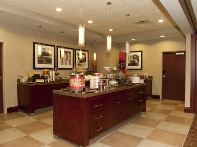 breakfast room - hotel hampton inn by hilton toronto brampton - brampton, canada