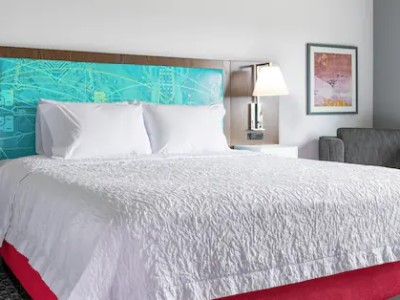 bedroom - hotel hampton inn and suites burlington - burlington, canada