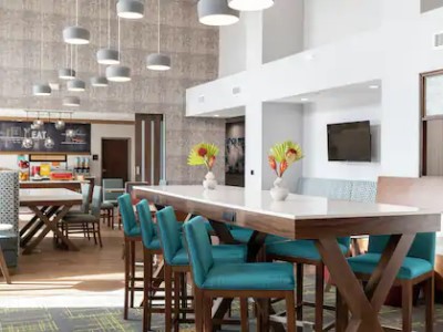 breakfast room - hotel hampton inn and suites burlington - burlington, canada