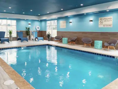 indoor pool - hotel hampton inn and suites burlington - burlington, canada