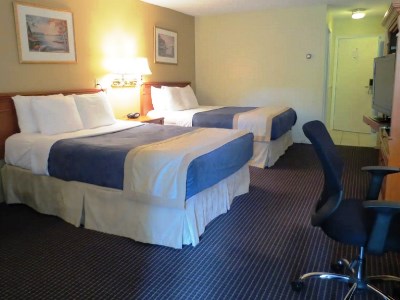 bedroom 2 - hotel super 8 gananoque/country squire resort - gananoque, canada
