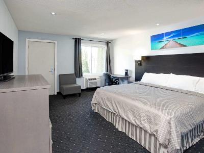 bedroom - hotel howard johnson by wyndham gananoque - gananoque, canada