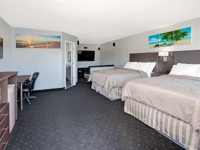 bedroom 2 - hotel howard johnson by wyndham gananoque - gananoque, canada