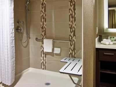 bathroom - hotel homewood suites by hilton hamilton - hamilton, canada