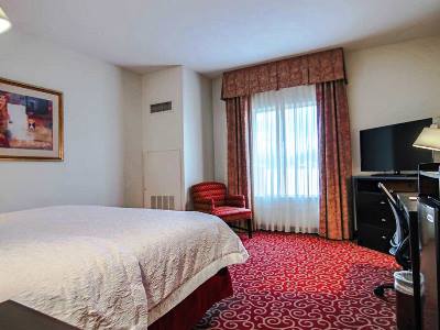 bedroom 1 - hotel hampton inn by hilton kingston - kingston, ontario, canada