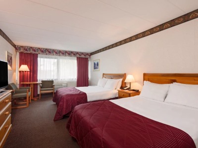bedroom - hotel ramada pinewood park resort north bay - north bay, canada