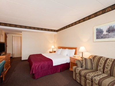 bedroom 1 - hotel ramada pinewood park resort north bay - north bay, canada
