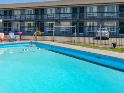outdoor pool - hotel canadas best value inn st. catharines - st catharines, canada