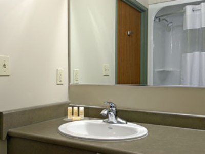 bathroom - hotel days inn by wyndham thunder bay north - thunder bay, canada
