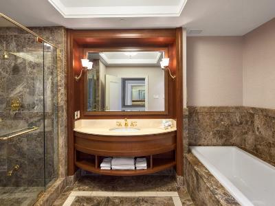 bathroom - hotel hilton lac-leamy - gatineau, canada