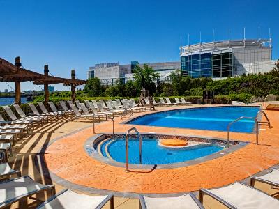 outdoor pool - hotel hilton lac-leamy - gatineau, canada