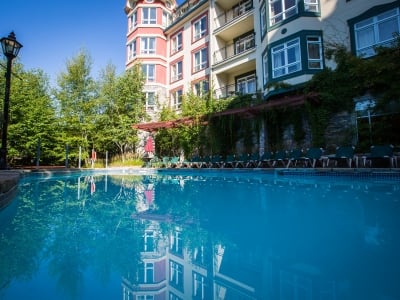 outdoor pool 4 - hotel sommet des neiges - mont-tremblant, canada