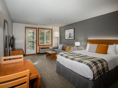 bedroom 2 - hotel le lodge de la montagne - mont-tremblant, canada