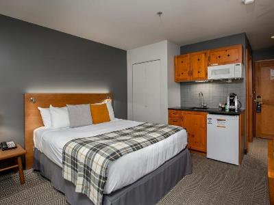 bedroom 3 - hotel le lodge de la montagne - mont-tremblant, canada