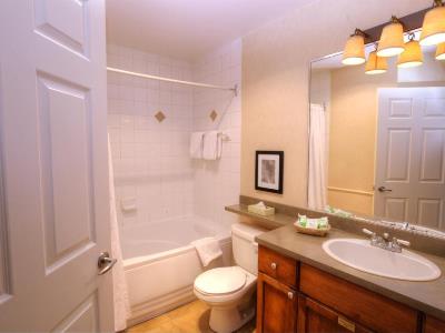 bathroom - hotel place st-bernard - mont-tremblant, canada